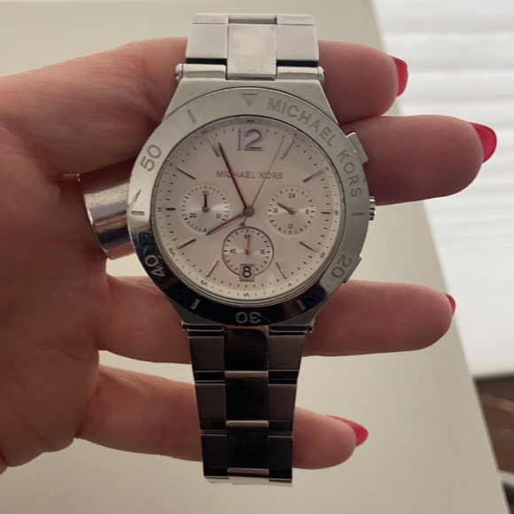 Micheal Kors silver oversized watch - Picture 5 of 5
